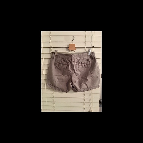 Size 0 grey khaki old navy shorts - Picture 3 of 3